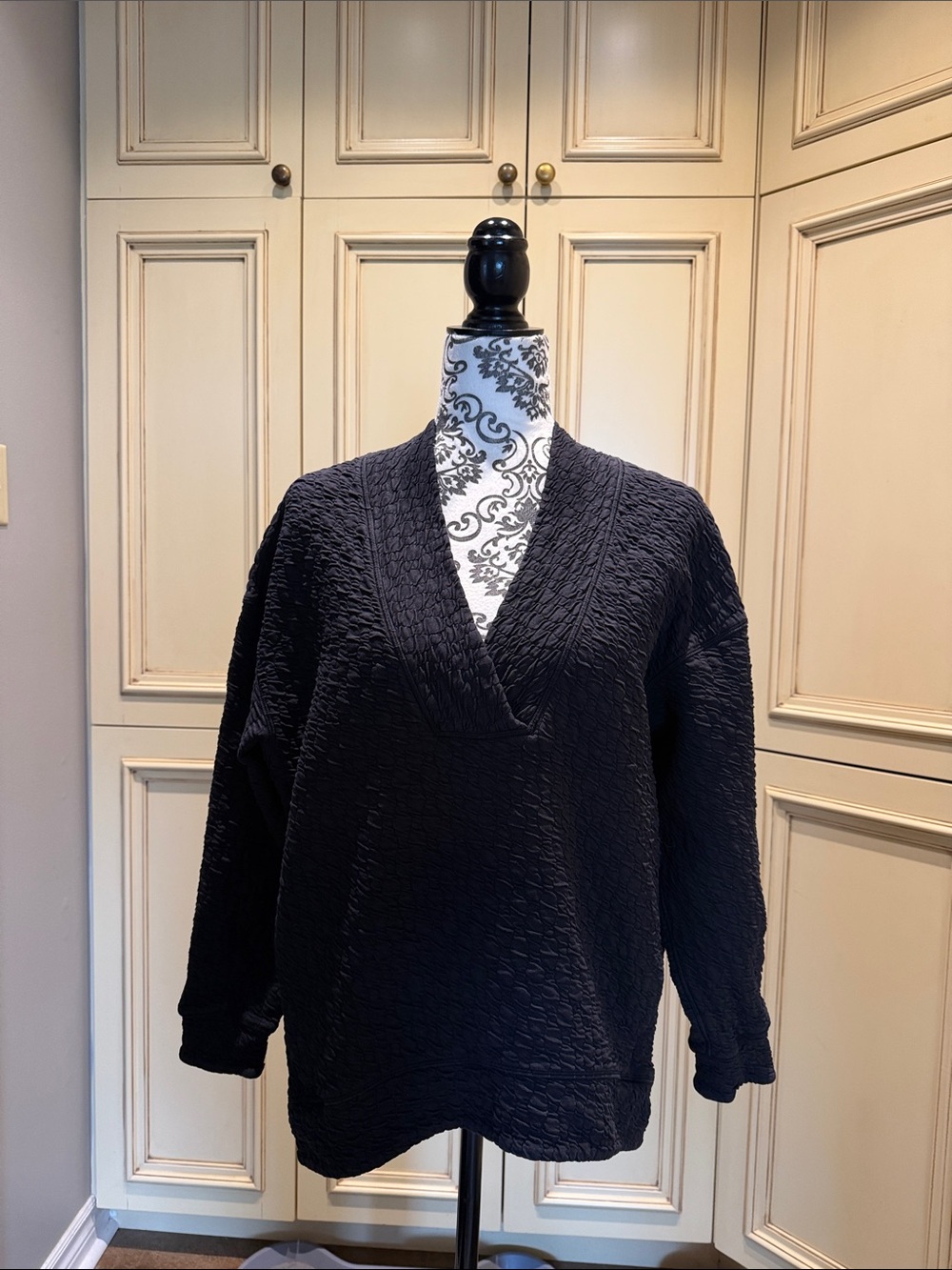 Lululemon Rippled V-Neck Pullover